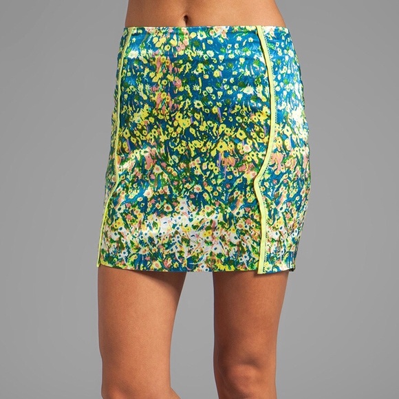 Bardot Dresses & Skirts - Bardot Flower Shower Mini Skirt Sateen Pencil